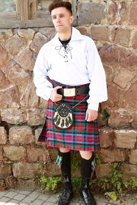 Kilt écossais traditionnel à carreaux en laine tartan avec sangles en cuir réglables et boucles résistantes à la rouille - Product Image 6