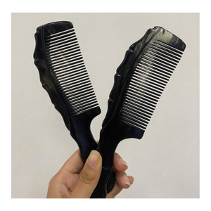 Peigne en corne de vache et de buffle noir naturel 100% Artisanat le plus vendu à la mode pour les cheveux et la barbe directement du Vietnam - Product Image 4