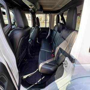 Jeep Wrangler Unlimited SUV 2024 d'occasion, sans bosse, transmission automatique, toit ouvrant - Product Image 3