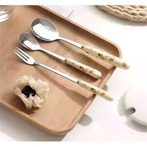 Juego de Cubiertos de Acero Inoxidable Pulido para Banquetes y Cenas de Hotel, Diseño Elegante con Superficie Lisa, Apariencia Premium - Product Image 3