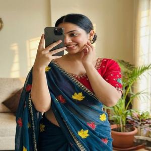 ผ้าส่าหรีไหมนุ่มสำหรับผู้หญิง ลายปักทั่วผืน ดีไซน์สวยงาม งานกระจกแท้ ขอบตัด ผลิตในอินเดีย - Product Image 1