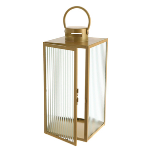 Lanterne en métal doré avec panneaux de verre nervuré et porte bougeoir rectangulaire pour décoration intérieure moderne mariages et éclairage - Product Image 1