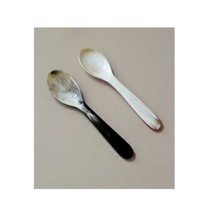 Cubiertos de cuerno de búfalo naturales hechos a mano para cocina y hotel con forma y diseño personalizados con pulido natural - Product Image 2