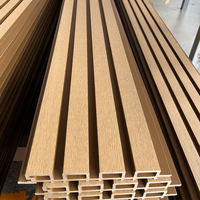 Panneau mural WPC extérieur co-extrudé rainuré, excellent panneau mural WPC anti-UV, panneaux muraux en bois pour décoration extérieure