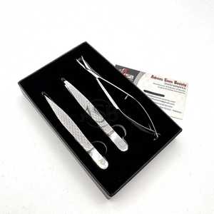 Pinzas plateadas brillantes para cejas, logotipo personalizado, acero inoxidable sostenible, pinzas para cejas con agarre de diamante puntiagudo inclinado con tijera - Product Image 5