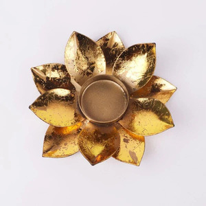 Bougeoir Lotus pour votre maison Lumière apaisante Porte-lumière suspendu pour élever votre espace - Product Image 2