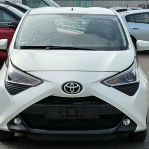 Parfaitement utilisé 2019 <span class=keywords><strong>Toyota</strong></span>-<span class=keywords><strong>Aygo</strong></span> (<span class=keywords><strong>X</strong></span>) manuelle essence 4 cylindres Euro6c 4 places 72hp voitures d'<span class=keywords><strong>occasion</strong></span> prêtes à être expédiées dans le monde entier - Product Image 1