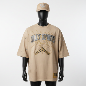 เสื้อยืดผู้ชายทรงหลวม โอเวอร์ไซส์ ผ้าคอตตอนเจอร์ซีย์พรีเมียม 240 GSM สีเบจ ประดับโลโก้ด้วยเพชรติดรีดร้อน - Product Image 6