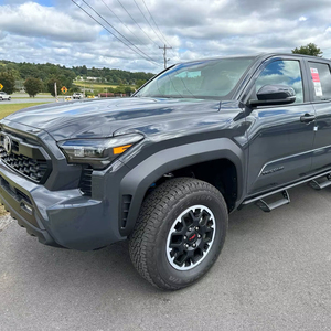 (W&T) PROMO Ventes 2024 Toyota Tacoma TRD Off-Road Double Cabine 5' Bed 4WD Pick-up Véhicule d'occasion - Product Image 1