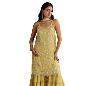 Chinon jaune clair brodé Kurta Sharara avec tour de cou Dupatta pour les cérémonies de gros mariages réceptions et personnalisé - Product Image 2