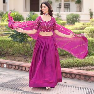 Ensemble de lehenga de mariée en soie rose Rani avec broderie multithread et sequins, et dupatta en dentelle, prêt-à-porter de créateur entièrement cousu - Product Image 1