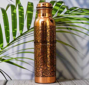 Botella de cobre reutilizable hecha a mano para pureza y sostenibilidad perfecta para regalar por Tradebyd - Product Image 2