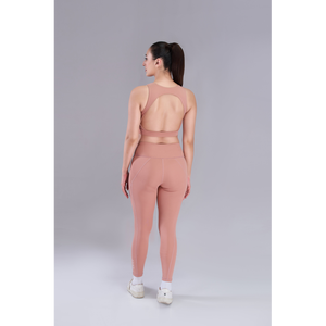 Sujetador deportivo Baby Pink Twist para yoga y fitness Conjunto cómodo y elegante - Product Image 3