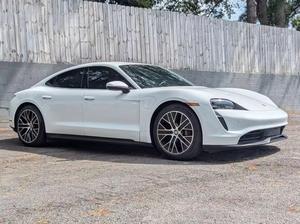 La Mejor Oferta del 2022, Auto Deportivo Eléctrico Usado de 402 HP con Tracción Trasera, Batería de Litio de 79 kWh y Interior de Cuero Premium - Product Image 3