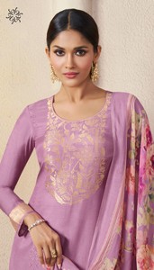 ชุดสلوار คามีซ ผ้าวิสโคส งานฝีมือ ดีไซน์เนอร์ สำหรับผู้หญิง สไตล์อินเดีย-ปากีสถาน สีกรมท่า ยี่ห้อ Vinay Kuleesh Navya - Product Image 6