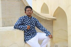 Camisa formal de estilo kurta para hombre indio hecha a mano con estampado Sanganeri de manga completa y estampado digital de brazo largo para ropa de fiesta - Product Image 3