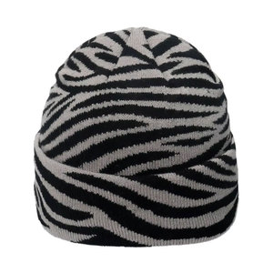 Gorro de punto con diseño de logotipo personalizable, gorro de invierno acrílico 100% para viajes para uso en la playa, estilo a cuadros cumplido con la demanda del OEM - Product Image 2