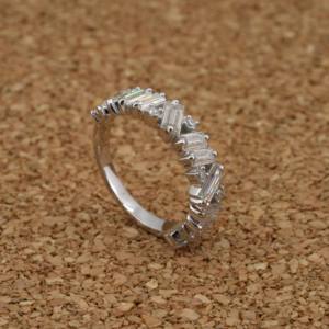 Superventas Baguette Cut VVS2 E Color Lab Grown Diamond Ring 18K Gold IGI Certified Custom Proveedor de joyería al por mayor - Product Image 4