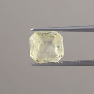 Zafiro Azul Amarillo Natural, Gema Suelta, Certificado IGI, Grado AAA, Corte Esmeralda de 10x9.5mm, 5.74 Quilates, Encerado/Lucido Ligero - Product Image 1