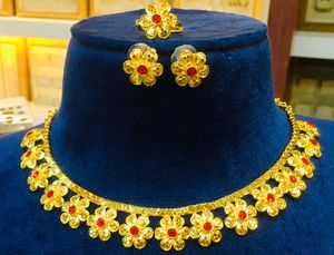 ชุดสร้อยคอเครื่องประดับแฟชั่นดูไบสีทอง24K ต่างหูหวีกำไลเข็มกลัดติดมุกลายดอกไม้ทองแดงของขวัญครบรอบปีเพชร