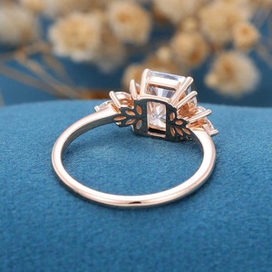 Anillo de Compromiso con Moissanita de Corte Radiante, Elegante Anillo de Compromiso y Anillo de Boda con Diamantes para Mujer, Joyería Elegante y Moderna - Product Image 4
