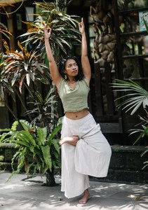 Aya Off-White Pantalon 100% Coton Tribal Dance Wear Confortable Féminin Airy Flowing Tie Dye Taille Élastique Taille - Product Image 2