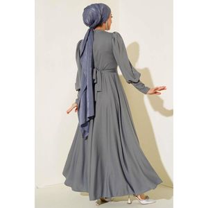 Robe plissée à manches ballon et à épaules Gris - Product Image 2