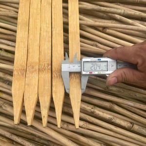 Poteaux en bambou carrés à extrémité pointue/idéaux pour la clôture de jardin et l'utilisation de plantation - Product Image 1