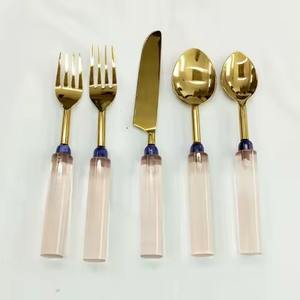 ชุดช้อนส้อมสแตนเลสขัดเงาสีเงินพร้อมด้ามเรซิ่นสีเขียว - Product Image 3