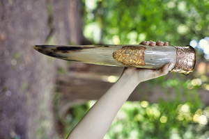 Corne à boire Viking de la meilleure qualité, style animal poli, écologique, sans danger pour les aliments, corne de boeuf véritable avec design en cuivre - Product Image 4