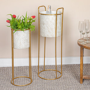 Maceta blanca redonda de metal de calidad premium con soporte dorado para decoración de jardín interior y exterior - Product Image 3