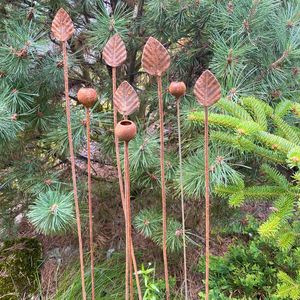 Piquets de jardin en métal à motifs floraux, parfaits pour guider l'aménagement du jardin avec des motifs floraux disposés sur les espaces de vie extérieurs - Product Image 4