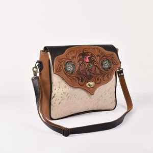 Sac à Bandoulière en Fourrure de Vachette de Style Occidental Fait à la Main, Design Bohème Vintage, Sangle Réglable, Fermeture à Glissière, Doublure en Cuir et Toile - Product Image 3