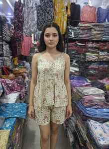 ชุดเซ็ตผ้าฝ้ายสเปคดี้สำหรับฤดูหนาว/ฤดูร้อน ดีไซน์ใหม่มาแรง สไตล์วินเทจสำหรับผู้หญิง ทรงปกติ แห้งเร็ว เสื้อครอปคุรตะ/คุรตี ใช้ได้ทุกวันและงานปาร์ตี้ - Product Image 4