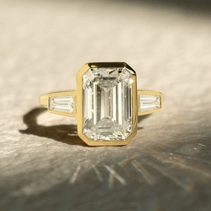 Bague à trois pierres sertie en bélière, moissanite taille émeraude 4 carats, baguettes effilées, pierres latérales, bagues de fiançailles et de mariage, argent 925 - Product Image 3