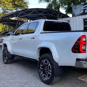 Toyota Hilux DC Adventure 4.0P Turbo FWD R17 2024, Pick-up d'occasion, faible kilométrage, très propre, intérieur tissu, jamais accidenté - Product Image 2