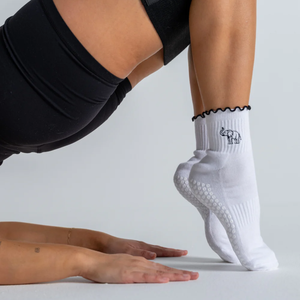 Chaussettes en coton antidérapantes personnalisées ODM pour femmes, volants, grip pour le Pilates, usage quotidien, écologiques, logo personnalisé brodé - Product Image 2