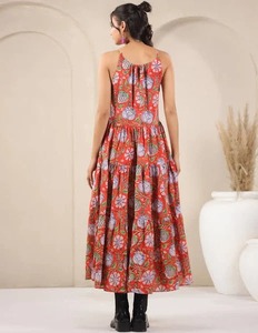 Robe en coton indien faite à la main pour femmes 100% pur coton ourlet évasé sans manches été porter lune de miel et robe de voyage en vente! - Product Image 3