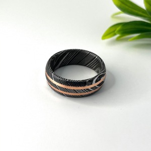 Banda de acero de Damasco con incrustaciones de cobre de Damasco, anillo de boda exclusivo para hombres, anillo de Damasco torcido forjado para bandas de hombres. - Product Image 5