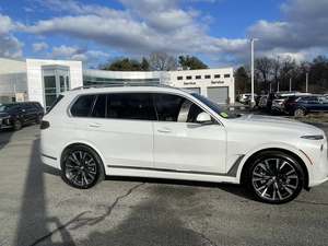Véhicule utilitaire sport de luxe d'occasion 2025 M50i 4WD Edition - Product Image 1