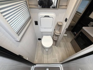 ผู้ขายที่ได้รับการยืนยันสำหรับรถบ้านเคลื่อนที่รุ่นใหม่ปี 2025 Grand Design Serenova 160LG - Product Image 4
