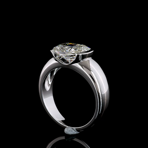 Bague de fiançailles solitaire en or 14 carats avec diamant de laboratoire de forme coussin brillant de 3,50 carats, bijoux de mariée intemporels et raffinés - Product Image 3