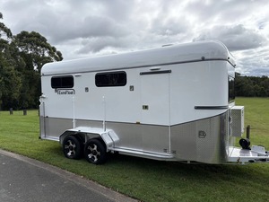 Remolque de transporte de ganado usado para 3 caballos con carga angular, remolque estándar para transporte de caballos disponible para la venta en grandes cantidades - Product Image 2