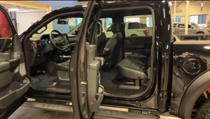 Meilleure Offre du Marché 2024 Ford F-150 Raptor Noir Agate, Moteur V6 EcoBoost 3.5L Haute Performance - Product Image 3