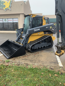 รถตักล้อยาง John Deere 331P แบบ Skid Steer Loader สำหรับงานหนัก ขนาดกะทัดรัด พร้อมความสามารถรับน้ำหนักสูง ราคาดี - Product Image 3