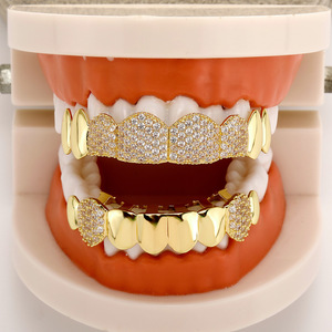 Grillz de latón chapado en oro de 18K con micro pavé de circonita 5A, diseño de ocho dientes, con barra de fijación y moldeado, para regalo de fiesta - Product Image 5