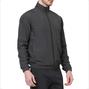 เสื้อแจ็คเก็ตซอฟต์เชลล์ผู้ชายทรงหลวม สวมใส่สบาย เหมาะสำหรับการเดินทางแบบสบายๆ มีกระเป๋าข้าง เหมาะสำหรับขายส่ง สินค้าขายดีประจำปี 2026 - Product Image 4