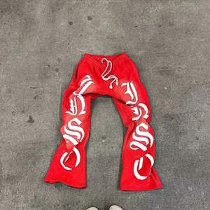 Pantalones de chándal acampanados con lavado ácido de pierna ancha bordados con parche desgastado personalizado, pantalones de campana informales para hombre, ropa de calle para correr - Product Image 4