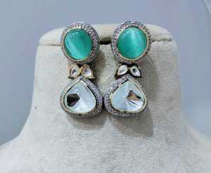 Boucles d'oreilles à tige en laiton lourd à motif moderne fait à la main Style ethnique haut de gamme Design de goutte Personnalisable Look élégant pour les fêtes - Product Image 5