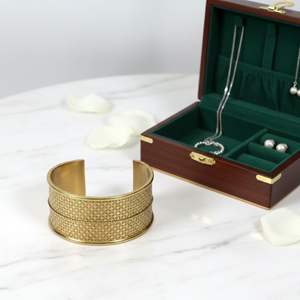 Bracelet jonc ouvert élégant en laiton plaqué argent, tendance pour femme, gravure personnalisée, idéal pour un anniversaire - Vente flash - Product Image 6